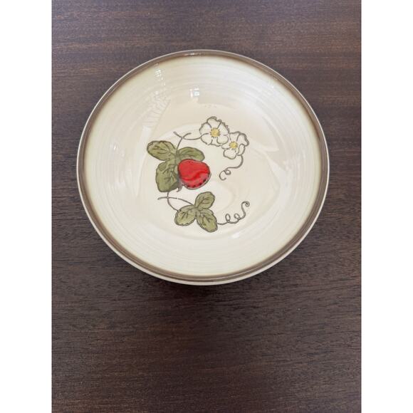 Poppy Trail By Metlox Salad Soup Bowl Made in California Vtg Strawberry Floral - Picture 8 of 16